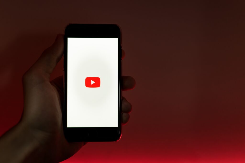 YouTube يدعم ميزة Picture-in-picture ستصل إلى جميع أجهزة iOS 15 في الأيام المقبلة 