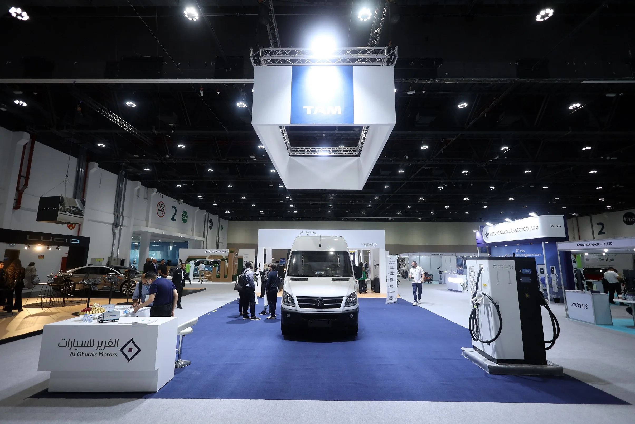 الغرير للسيارات و «تام-أوروبا» يتعاونان لبيع المركبات التجارية الكهربائية في الإمارات